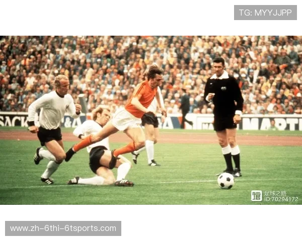 阿贾克斯欧冠战术解析：全攻全守理念的现代演绎与实践